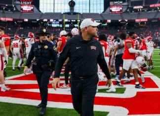 UNLV Declines Pac-12 Invitation, Stays in Mountain West news-26092024-095503