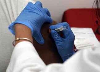 Should You Wait for the New COVID Vaccine Booster? Benefits and Risks Explained news-01112024-215142