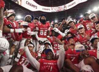 UNLV Celebrates First Bowl Win Since 2000: Photo Highlights unlv-celebrates-first-bowl-win-since-2000-photo-highlights